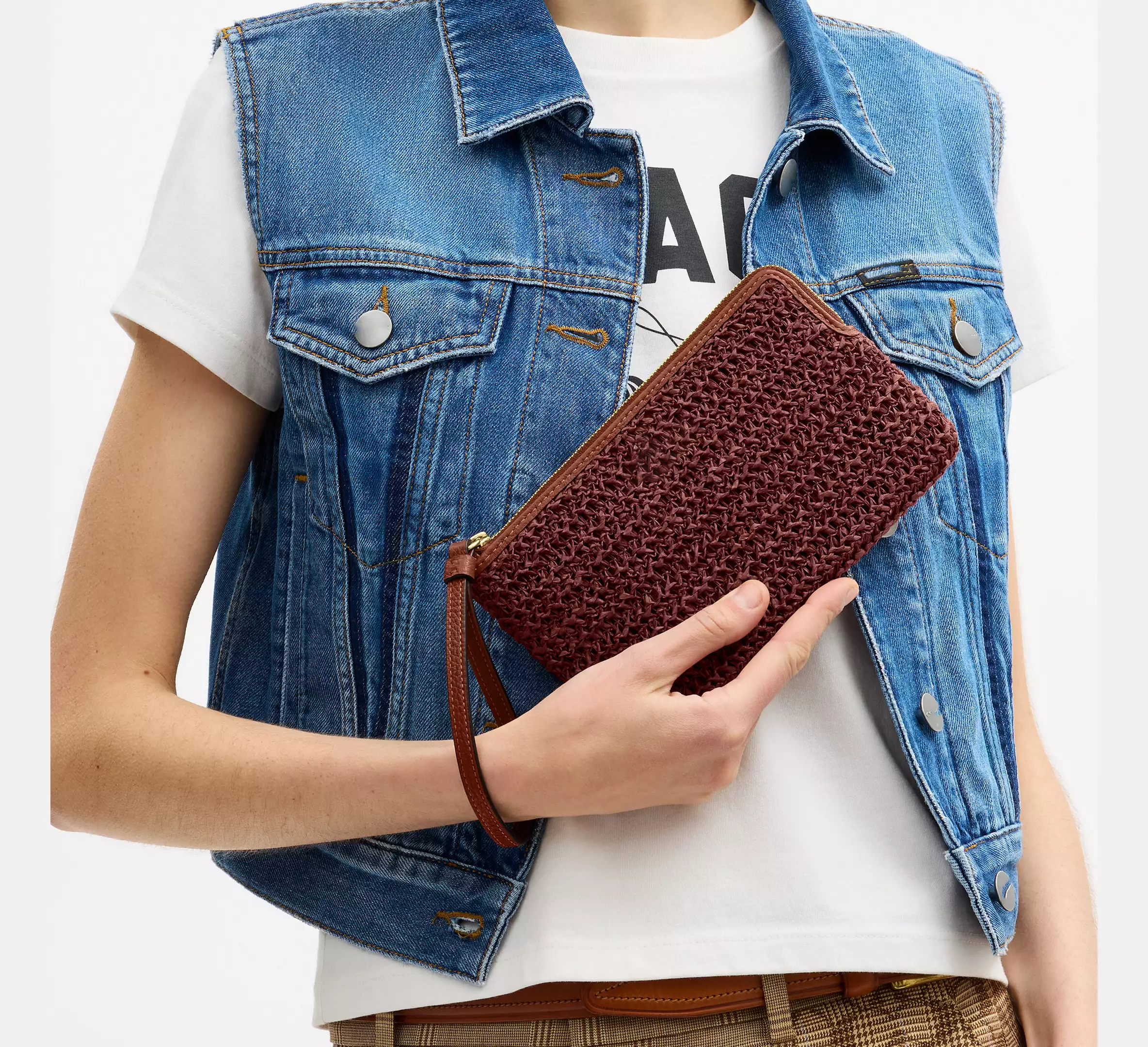 Woven Straw Zipper Clutch Equipped With Fixed Wrist Strap and Built-In Card Slots